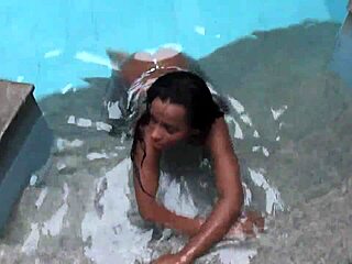 Samira Ferraz and Suellen Machado's Striptease in the Pool