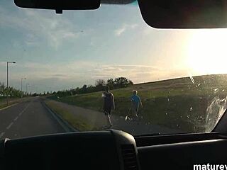 Не могу поверить, что переспала с отцом и пасынком в дикой поездке на машине