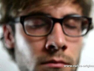 does this pussy scent turn you on?