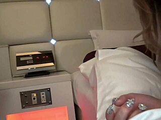 Gadis berambut perang sejuk bogel, sisi liar dia meletup dengan kulit putih cantik dan tetek besar, kena hentam kuat sampai pancut besar