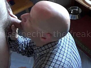 Feeding the freak cum in the back office