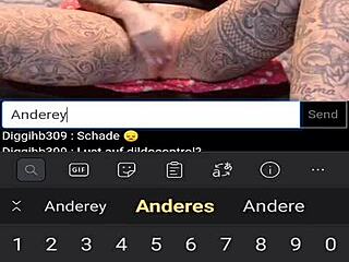 Tysk bibtits milf runkar med dildo