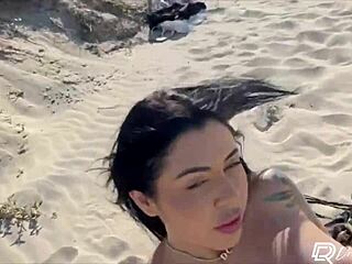 Kannst du glauben, dass ich am Strand meinen Bikini ausgezogen und den Schwanz meines Freundes hart geritten hab? Drii Cordeiro in diesem Latina-Doggystyle-Abenteuer.