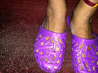 Bibisheがフェティシ足セッションに没頭