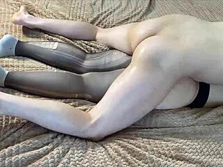 Sorpresa di creampie per la migliore amica in ostello