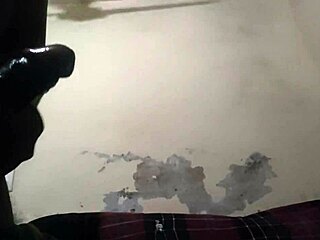 Watch this oiled amateur cum in slow motion while masturbating passionately!