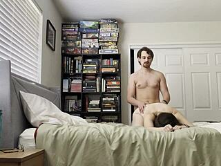 Urutan foreplay bawa kepada seks intim pengantin pada hari perkahwinan