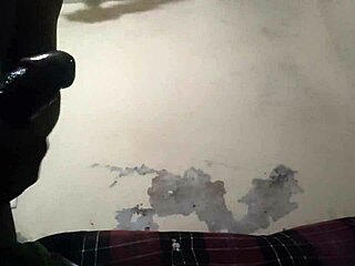 Veja Esta Amadora Oleada Gozando em Câmera Lenta Enquanto Masturba Apaixonadamente!