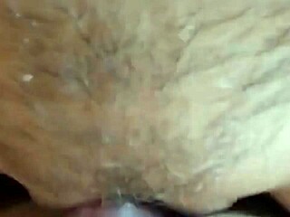 我的肥嫩18+小穴夹紧大屌，爽到尖叫，瞬间让它射了