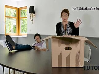 간질이는 튜터, 큰 가슴으로 가르침