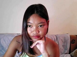 ฉันค้นพบสาวไทยอายุ 18+ เล็กๆ ผอมและเอเชียนกับของเล่นแบบโฮมเมด