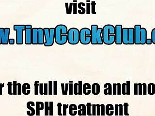 Femdom babes in hakken en rokken vernederen dikke vent met kleine 18+ lul door handjob en vieze praat