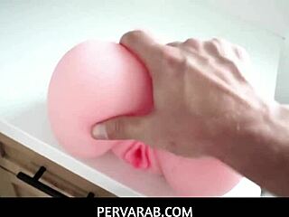 Isteri hijab tebal Tokyo Lynn nafsu sentuhan suami horny