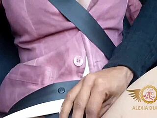 Sıcak Travesti Uber Şoförüyle Baştan Çıkarıcı Oyunlar Oynuyor