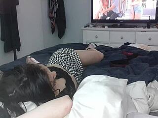 Hoikka ruskeaverikkö Jade imee ja naidaa suomalaista kyrpää esilämpöön asti!