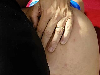 Η Karina και ο Lucas δείχνουν το φυσικό στρογγυλό της κώλο. Η άτακτη ιστορία cuckold ξετυλίγεται.