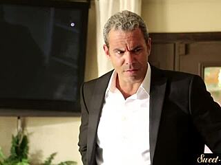 私が小柄18+義娘のファンタジーロールプレイを手伝う