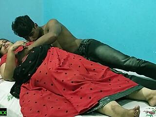 Wow! Seks Tengah Malam Bhabhi India Dengan Adik Tiri Panas!