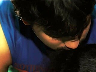 ये आंटी Babilona HD वीडियो में क्यों लुभाई जा रही है?