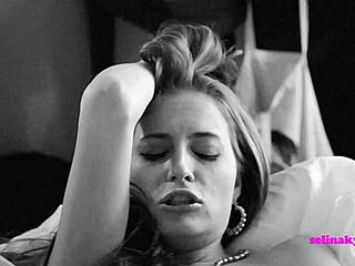 selina kyl and roxy rox morning pussy eating in hotel 😘