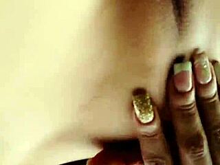 Vanesa Undresses in the Park Publicly