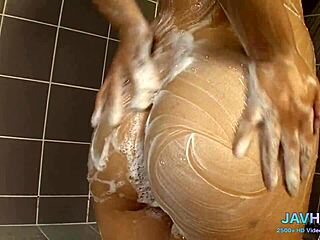 この生意気な日本の18歳以上アマチュアたちのホットなコンパイルアクションを見る！