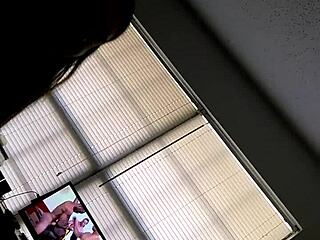 Ovláda umenie interracial obťahovačky na veľkom kokote