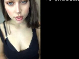 This babe is so sexy on webcam