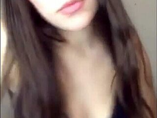 This babe is so sexy on webcam