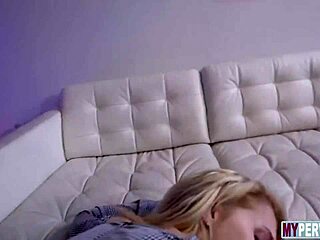 أليكس لينكس تريد ذلك الزب الأبيض الكبير، أليس كذلك؟