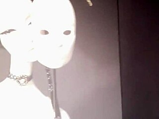 Guarda questa esposizione di bambole di Salvador Dali