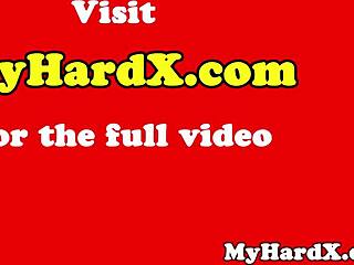 POV madura zorra gonzo chupa polla grande en escena de medias.