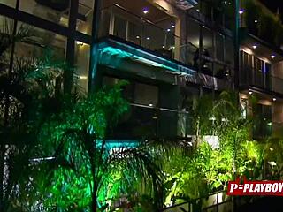 Istri swinger suka dientot oleh om swinger tua di pesta.