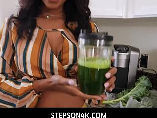 Milf ebony fitness madrastra September Reign prueba verga blanca gorda de hijastro