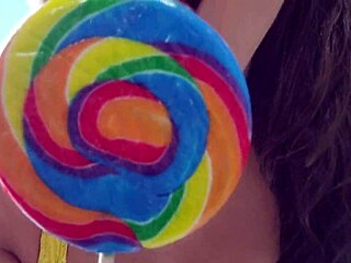 Latina amateur sucks cock like lollipop in hairy pussy fetish scene