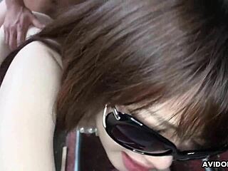 Brune japonaise Kazumi Saijo savoure des moments intimes bien chauds