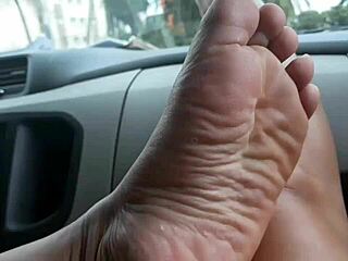 Paty Bumbum Worships Feet in Fetish Tease