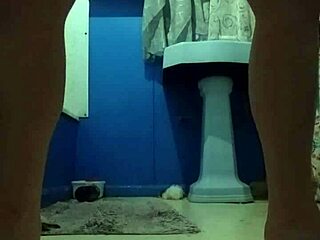 i'm using my dildo for some dirty masturbation.