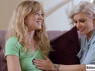 레즈비언 밀프가 젊은 의딸 얼굴 앉기 지배