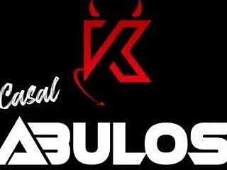 safada chupa e cavalga no pau do amigo safado