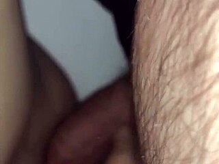 DrippingLips85 vzame dvojno penetracijo z igračko in kurcem