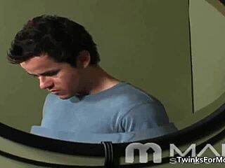 horny twinks sucking and fucking cocks