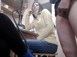 Nachbarin reizt mit neuem Toy bis sie kommt - Lesbian Illusion Girls