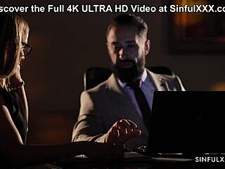 Irodai Milf Harisnyában Lehajol Érzéki Ujjazásért és Szopásért