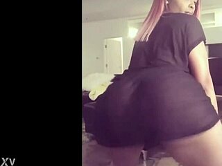 African mature with a big booty twerks like a pro