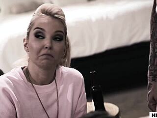 교회 장로가 FFM 쓰리섬에서 도기스타일로 구부린 의붓딸에게 키키 롤플레이로 꾸짖어