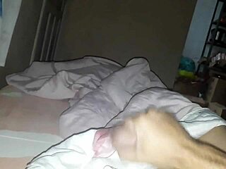 구스타 바르투 게이 자위 세션에서 강렬한 쾌감 느껴