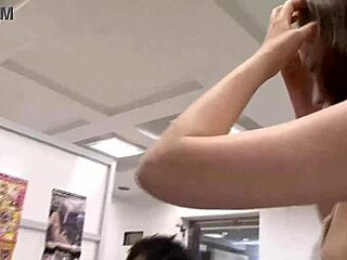 요, 이 아시아 밀프 보스가 사무실 POV에서 자위 지시하는 거 봐!