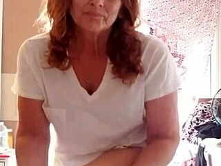 she puts lotion on her sexy skin, feeling smooth 😊