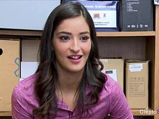 Am prins pizda adolescentei de la facultate spionata in inchisoare, futai hardcore camera ascunsa wtf.